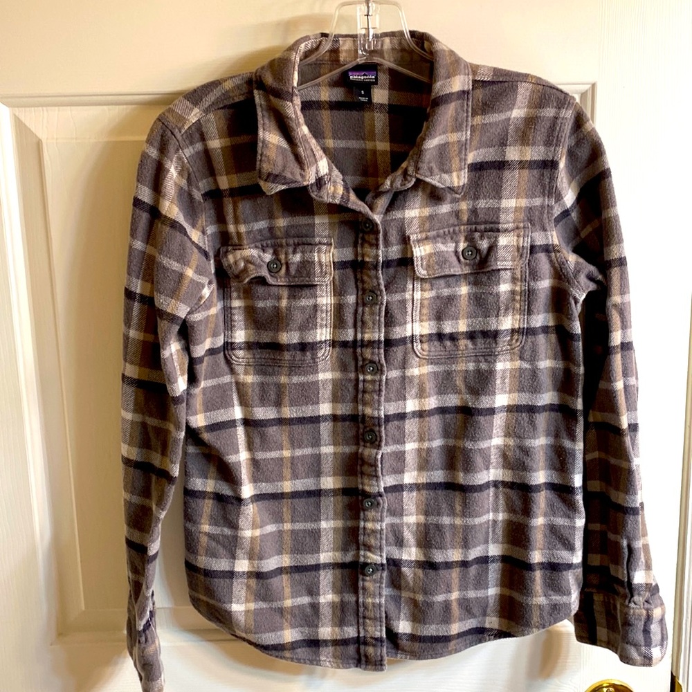 PATAGONIA WOMENS SMALL FLANNEL!!